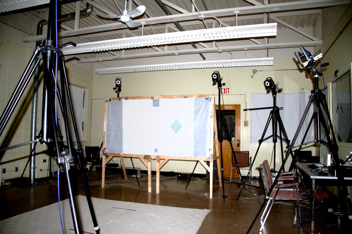 MultiPoint | Comparing Laser and Manual Pointing as Remote Input in Large Display Interactions